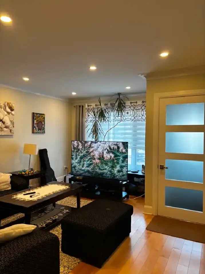 3 Bedroom 2 Bathroom Apartment in Saint Laurent with Double Garage