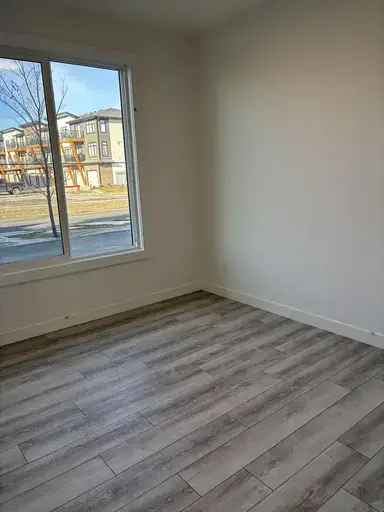 Rent 1 Bedroom Townhouse in Calgary with Modern Amenities