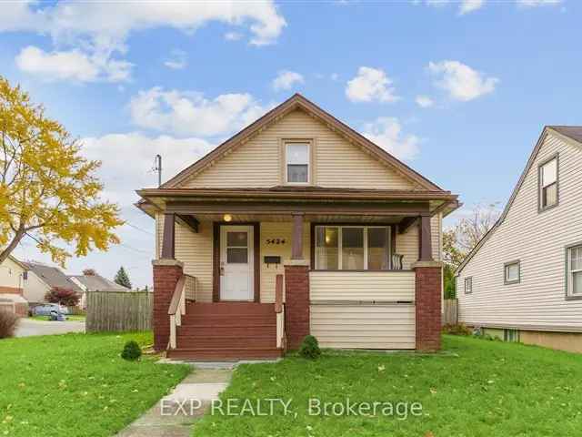 Lovely 1.5 Storey Home Near QEW Hospital Schools