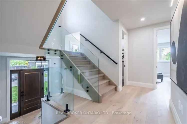 House For Sale in Hamilton, Ontario