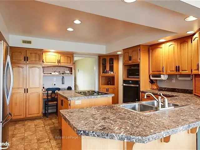 House For Sale in Meaford, Ontario