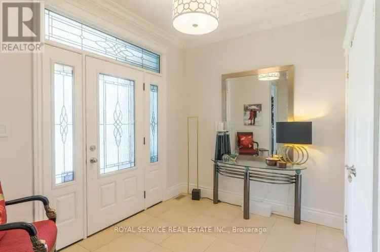 Luxury Cobourg Home: 3+2 Beds, 4 Baths, 3-Car Garage