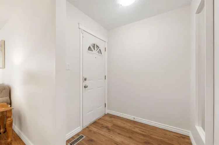 Varsity Home 5 Beds 25 Baths Updated Granite Countertops Double Garage