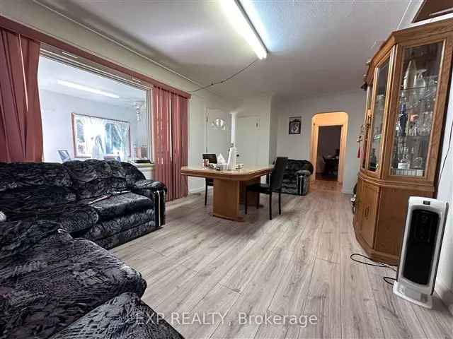 Chatham Kent Family Home 3 Bed 2 Bath Bungalow Near Amenities