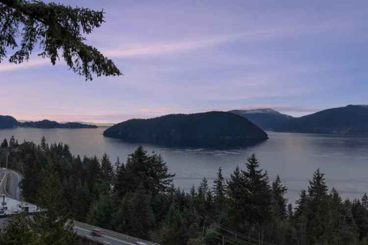 Luxury 4-Bedroom Home with Howe Sound Views