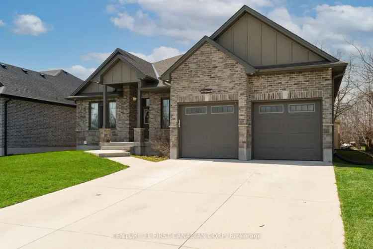 Luxury Bungalow 2000 sq ft 5 pc Ensuite Finished Basement Hot Tub
