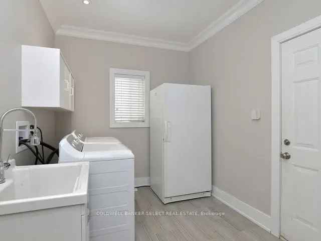 House For Sale in Newmarket, Ontario