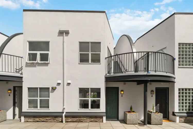 A $950,000.00 Townhouse with 2 bedrooms in Kitsilano, Vancouver West