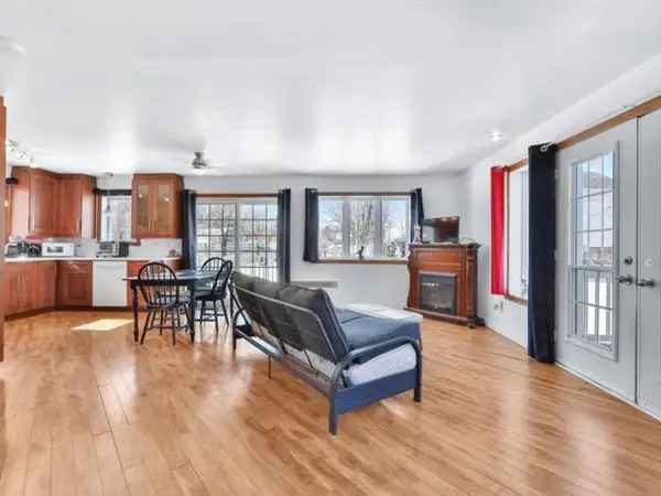 Waterfront Cottage for Sale on Ile dEmbarras