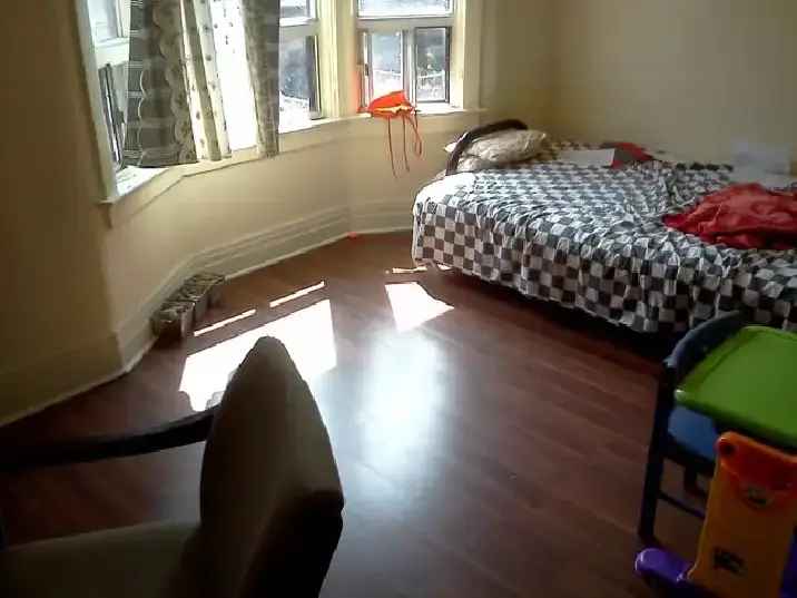 Room for Rent Near Subway and Dufferin Mall