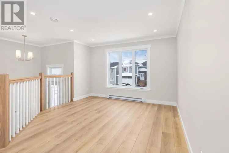 5-Bedroom 3.5-Bathroom Home in Kenmount Terrace with 2 Apartments