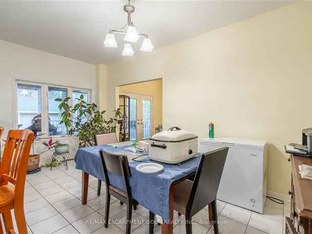 House For Sale in Lincoln, Ontario