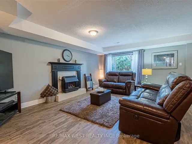 Charming 2-Bed Backsplit in Green Briar Community