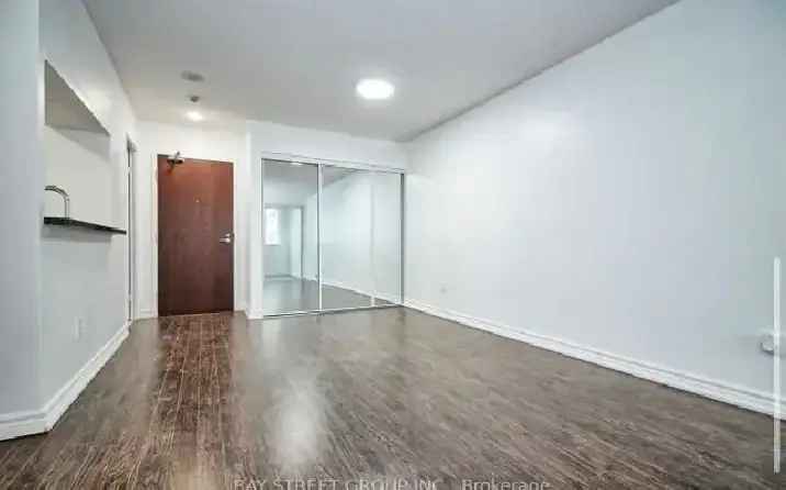 2 Bed 1 Bathroom Condo Bay & Bloor For Lease