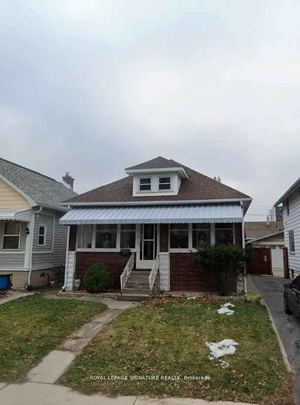 House For Sale in Windsor, Ontario