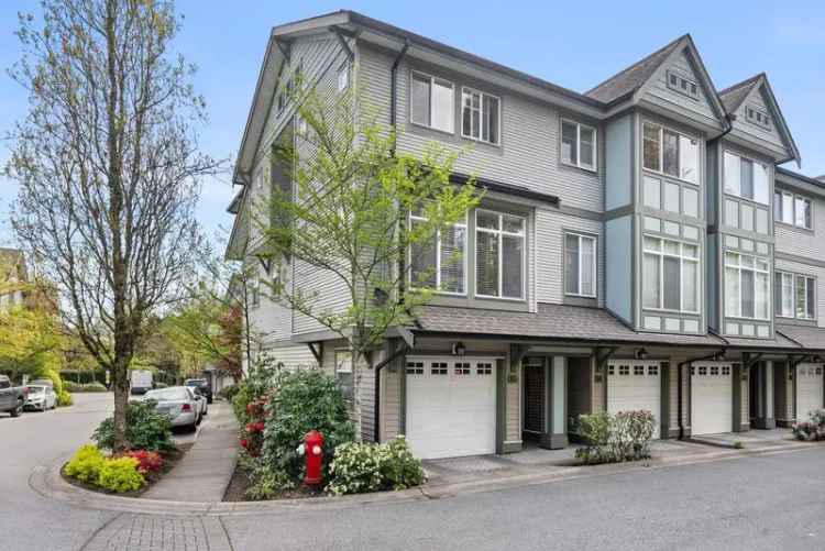 Fleetwood Green End Unit Home Near Skytrain