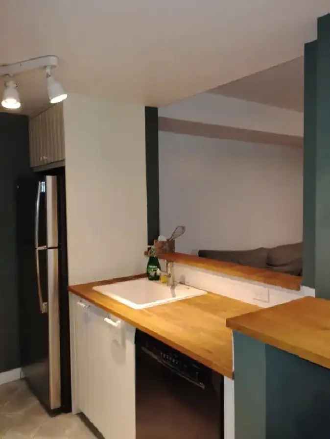 Fully Furnished 1 Bed w Dishwasher, In Unit Laundry, Air Conditi