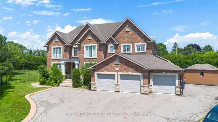 House For Sale in Mississauga, Ontario