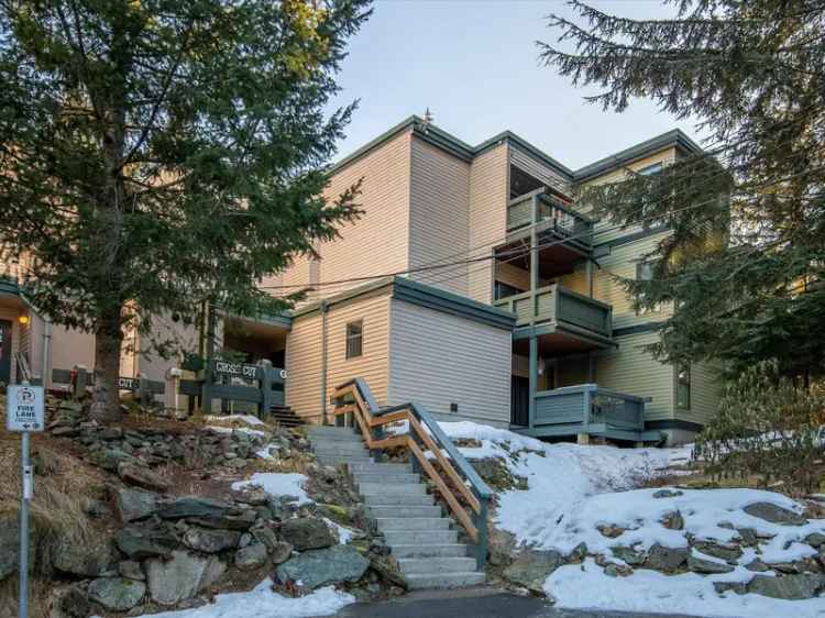 A $700,000.00 Apartment/Condo with 1 bedroom in Whistler Creek, Whistler