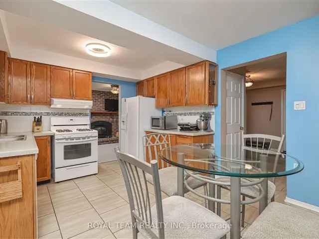 House For Sale in Newmarket, Ontario