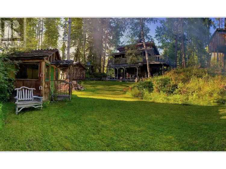 Hawkins Lake Cottage: Charming Forest Retreat with Modern Amenities