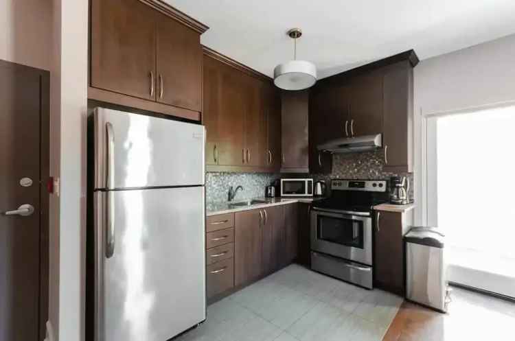 Rent Modern 2 Bedroom Apartment in Ottawa with Balcony and Parking Available