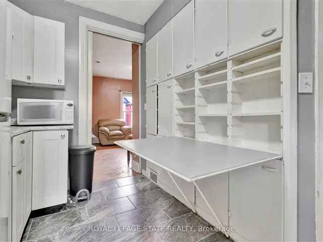 House For Sale in Hamilton, Ontario