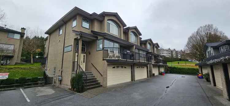 Updated 3 Bed 3 Bath End Unit Townhouse Near Park Transit