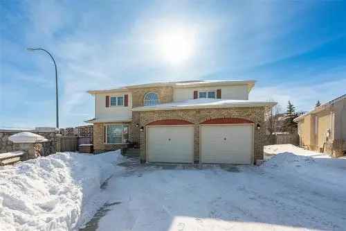 House for Sale in Amber Trails Winnipeg with Spacious Backyard