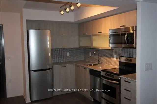 Queen West Condo 2 Bed 2 Bath Amazing City View Parking Locker