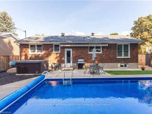 Stunning 5-Bedroom Home with In-Ground Pool in Owen Sound