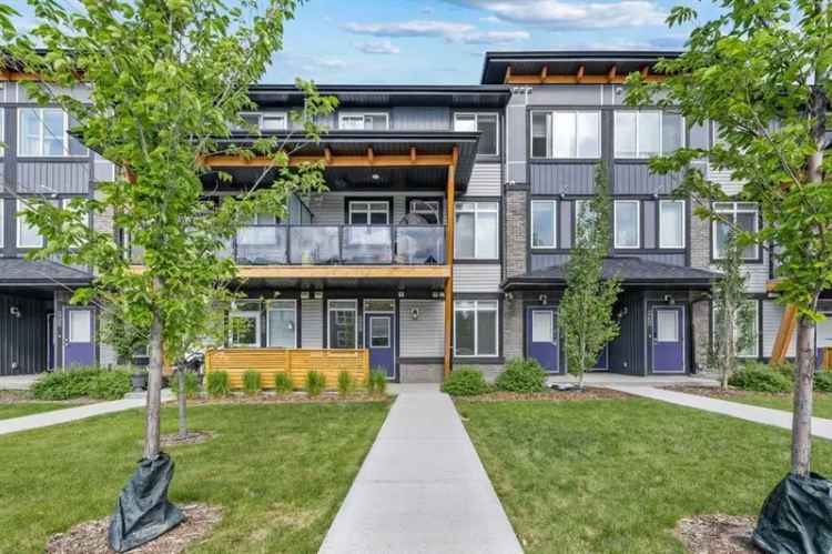 House For Sale in Calgary, Alberta