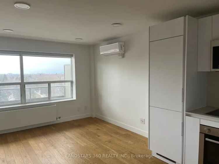 Renovated Studio Suite in Prime Deer Park Near Davisville Subway