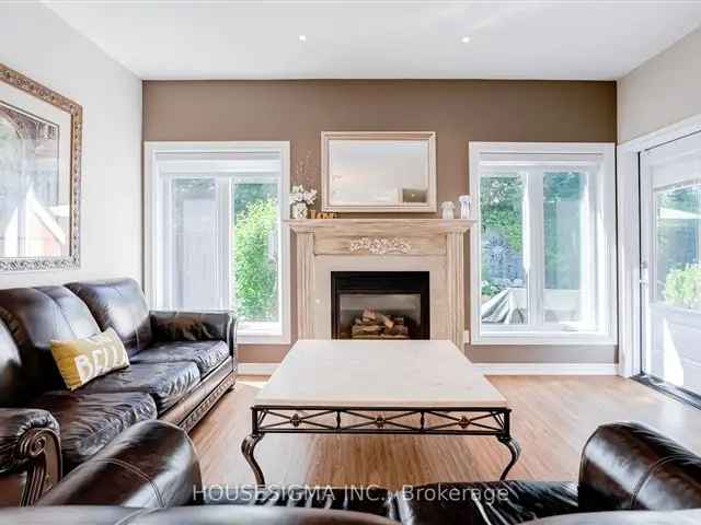 House For Sale in Aurora, Ontario