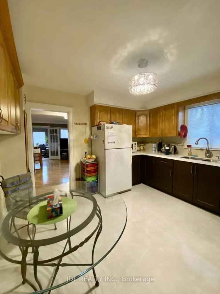 House For Sale in Toronto, Ontario