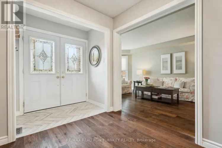 Stunning Renovated 4 1 Bedroom Family Home in Armitage Village