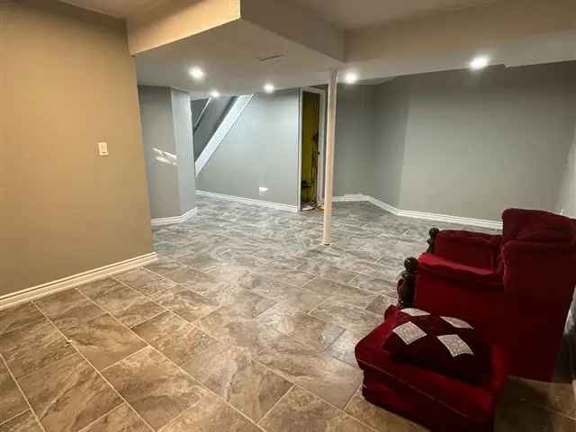 Move In Ready Home 3 1 Beds 2 Baths Finished Basement 6 Parking