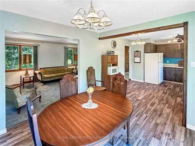 16 Acre Wooded Bungalow - 2 Fireplaces, Updated Kitchen