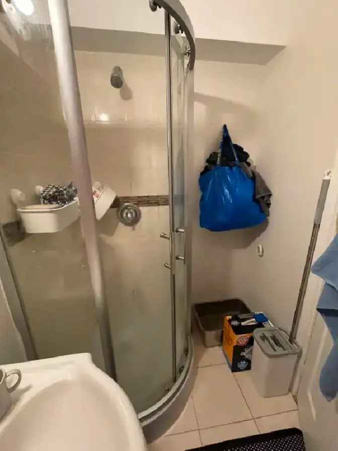 Clean, Quiet Room for Rent with Private Bathroom