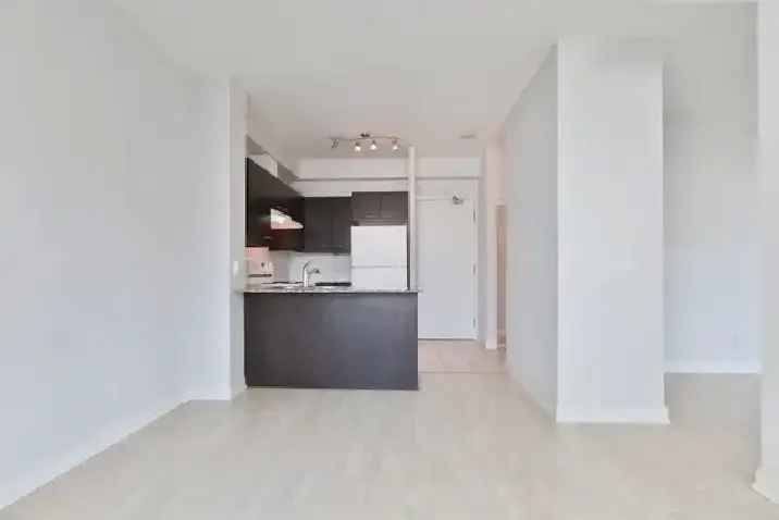 Bachelor Unit 220 Redpath Ave Toronto