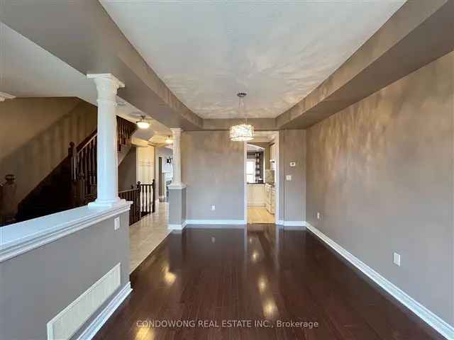 Elegant Townhouse near Pacific Mall and Markham GO