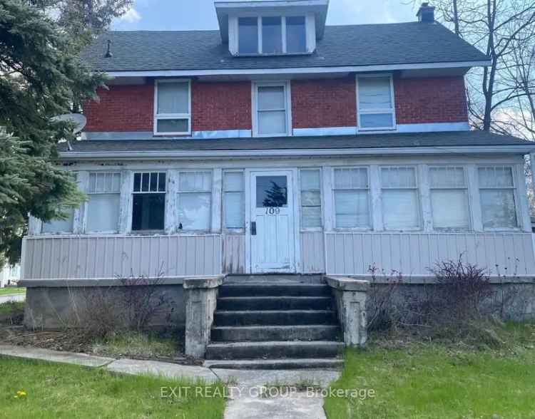 2-Bedroom 1.5-Bath Home with Enclosed Porch