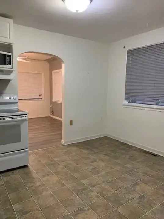 2 Bedroom 1 Bathroom Available