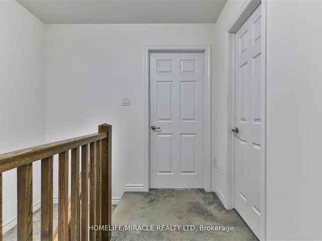 Freehold Townhouse Near Highway 403 Spacious Bright Open Concept