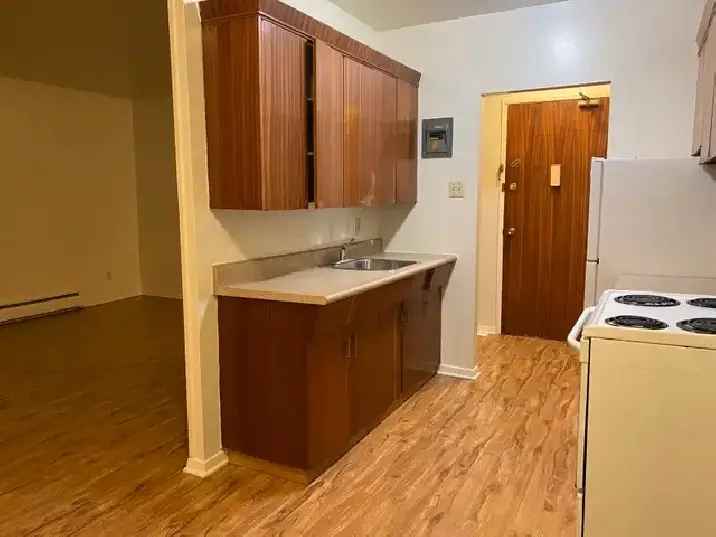 ELMWOOD AREA  LARGE 2 BEDROOM