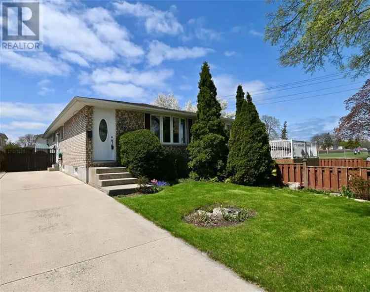 4 Bedroom Semi-Detached Home Near Schools and Amenities