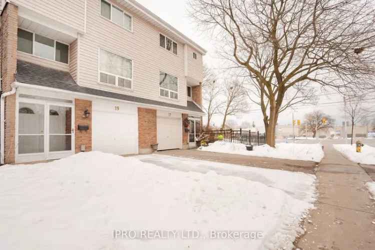 Bright Clean House Near Guildwood GO Station