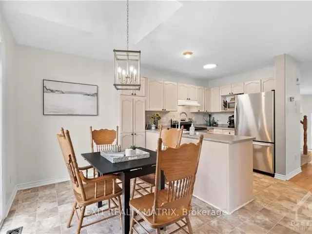 3-Bed 2.5-Bath Family Home in Russell Steps to Water and Amenities