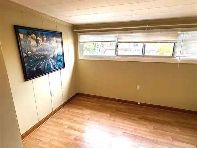 Upper Level Apartment Utilities Included Spacious Rooms