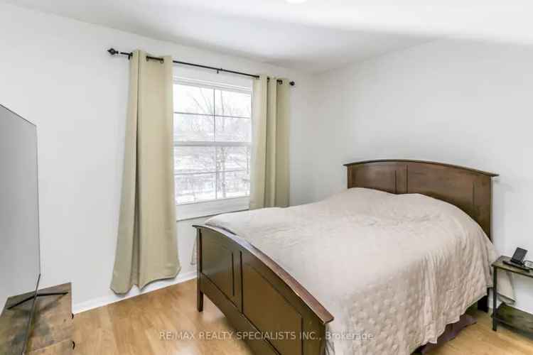 Freshly Painted 3 BR Townhome in Ravine Setting